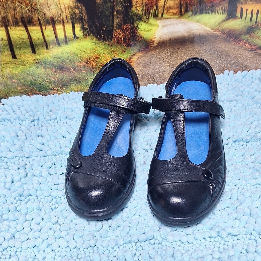 Surefire 9.5 leather upper, comfort shoes. Black, velcro strap. Diabetic shoes